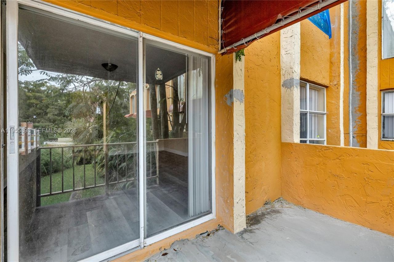 17901 NW 68th Ave, Unit T206, Hialeah, FL 33015 Photo