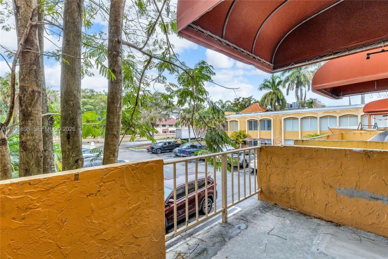 17901 NW 68th Ave, Unit T206, Hialeah, FL 33015 Photo