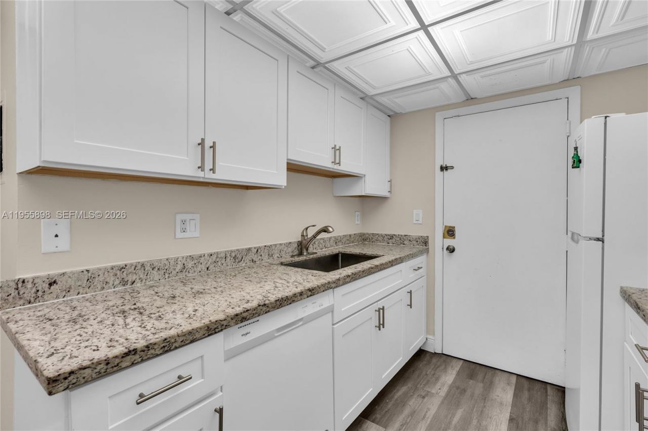 17901 NW 68th Ave, Unit T206, Hialeah, FL 33015 Photo