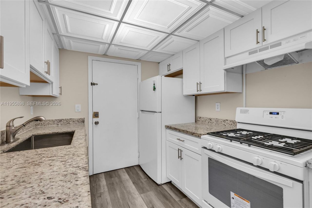 17901 NW 68th Ave, Unit T206, Hialeah, FL 33015 Photo