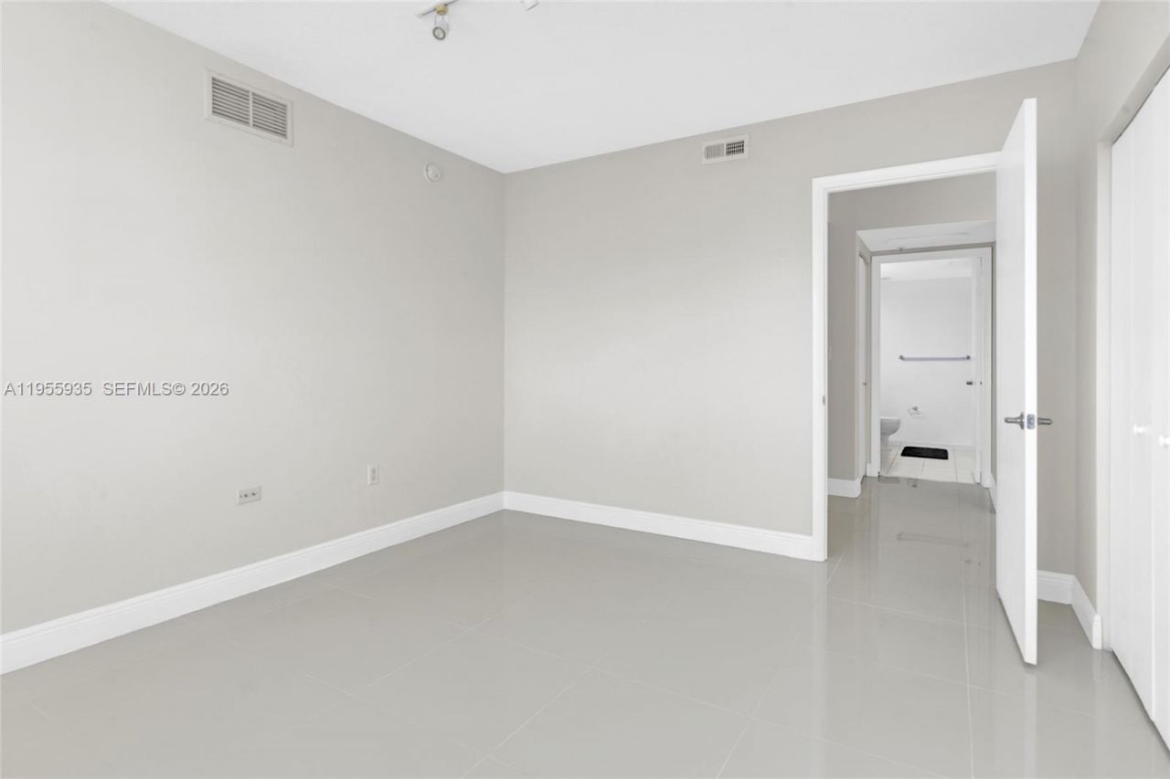 1861 NW S River Dr, Unit 2209, Miami, FL 33125 Photo