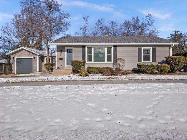 817 E Forest Avenue, Wheaton, IL 60187