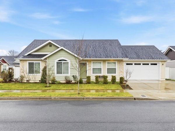 954 SW Blackberry Lane, Grants Pass, OR 97527