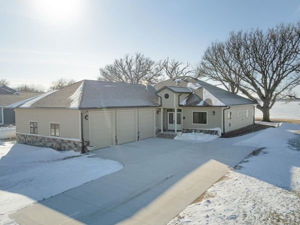 49491 Oak Tree Lane, Jackson, MN 56143
