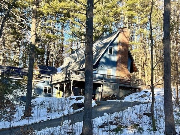 10 Bray Ct, Pelham, MA 01002