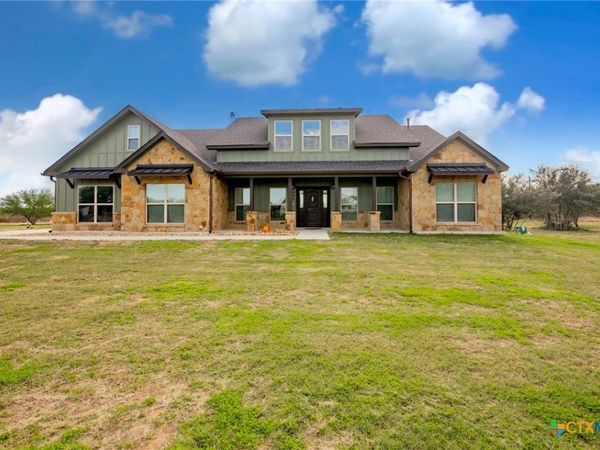 405 Battle Dr, Goliad, TX 77963