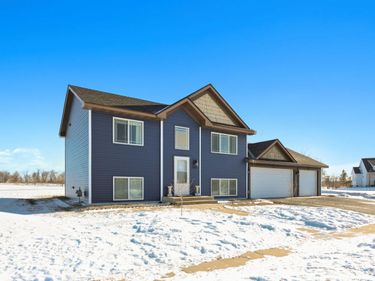 1011 Waters Edge Circle, Avon, MN 56310