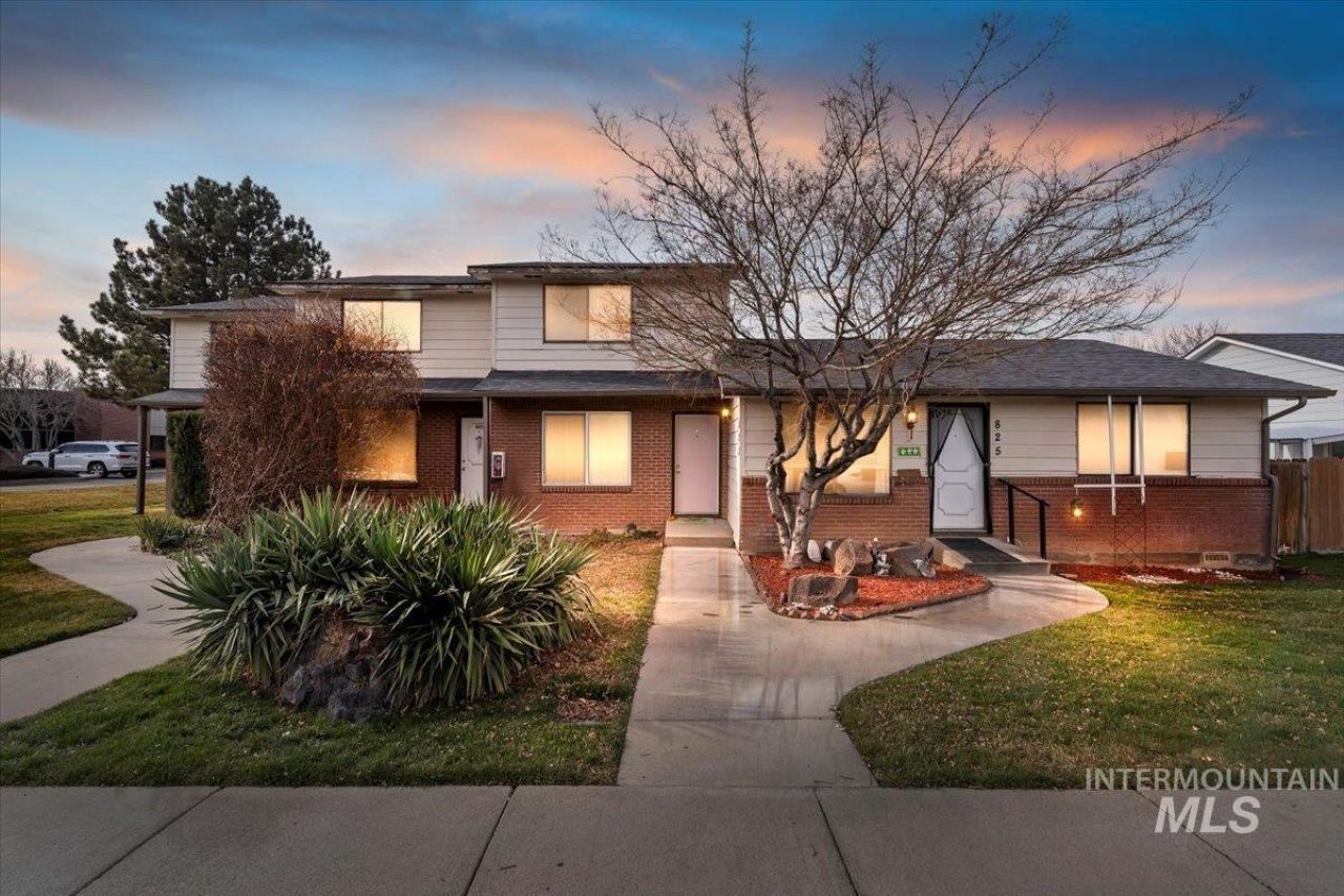 819 N Benjamin Ln, Boise, ID 83704 Main Photo
