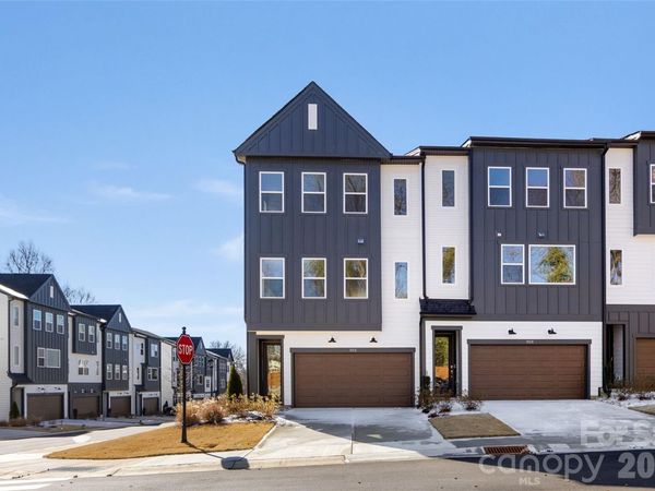905 Archway Lane, Charlotte, NC 28217