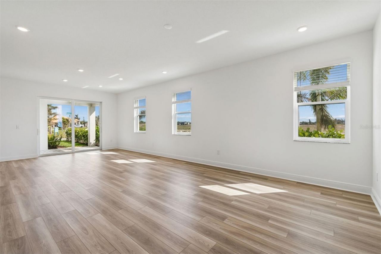 8007 Seaflower Parkway, Bradenton, FL 34210 Photo