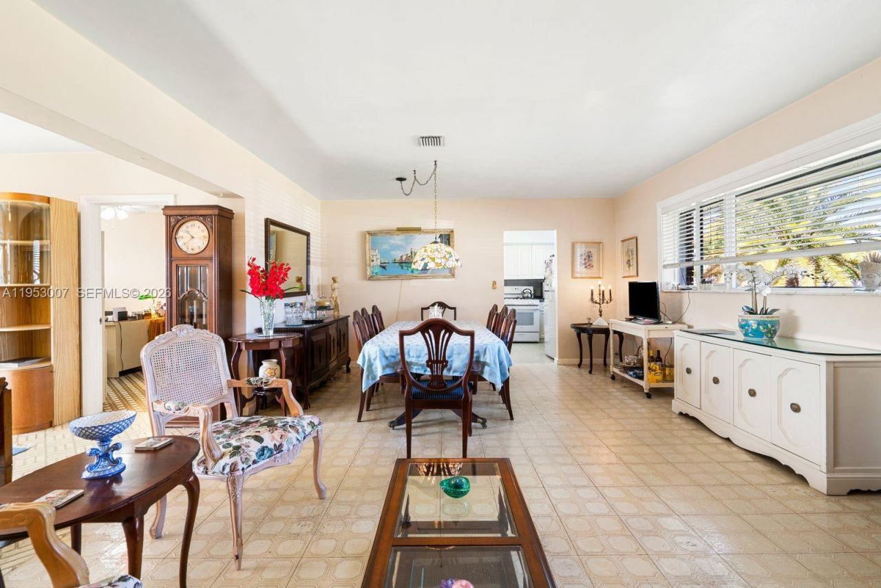 5770 NW 111th St, Hialeah, FL 33012 Photo