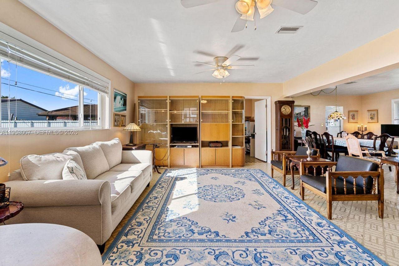 5770 NW 111th St, Hialeah, FL 33012 Photo