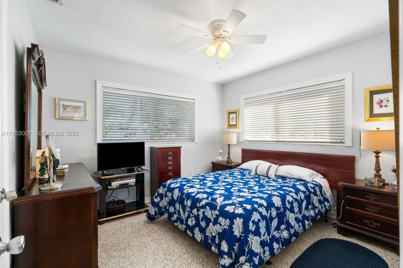 5770 NW 111th St, Hialeah, FL 33012 Photo