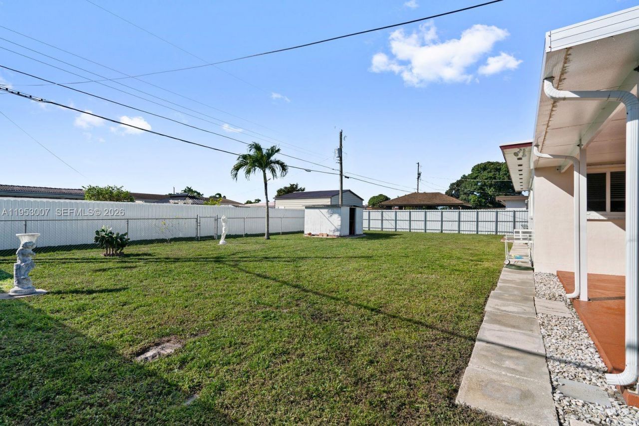 5770 NW 111th St, Hialeah, FL 33012 Photo