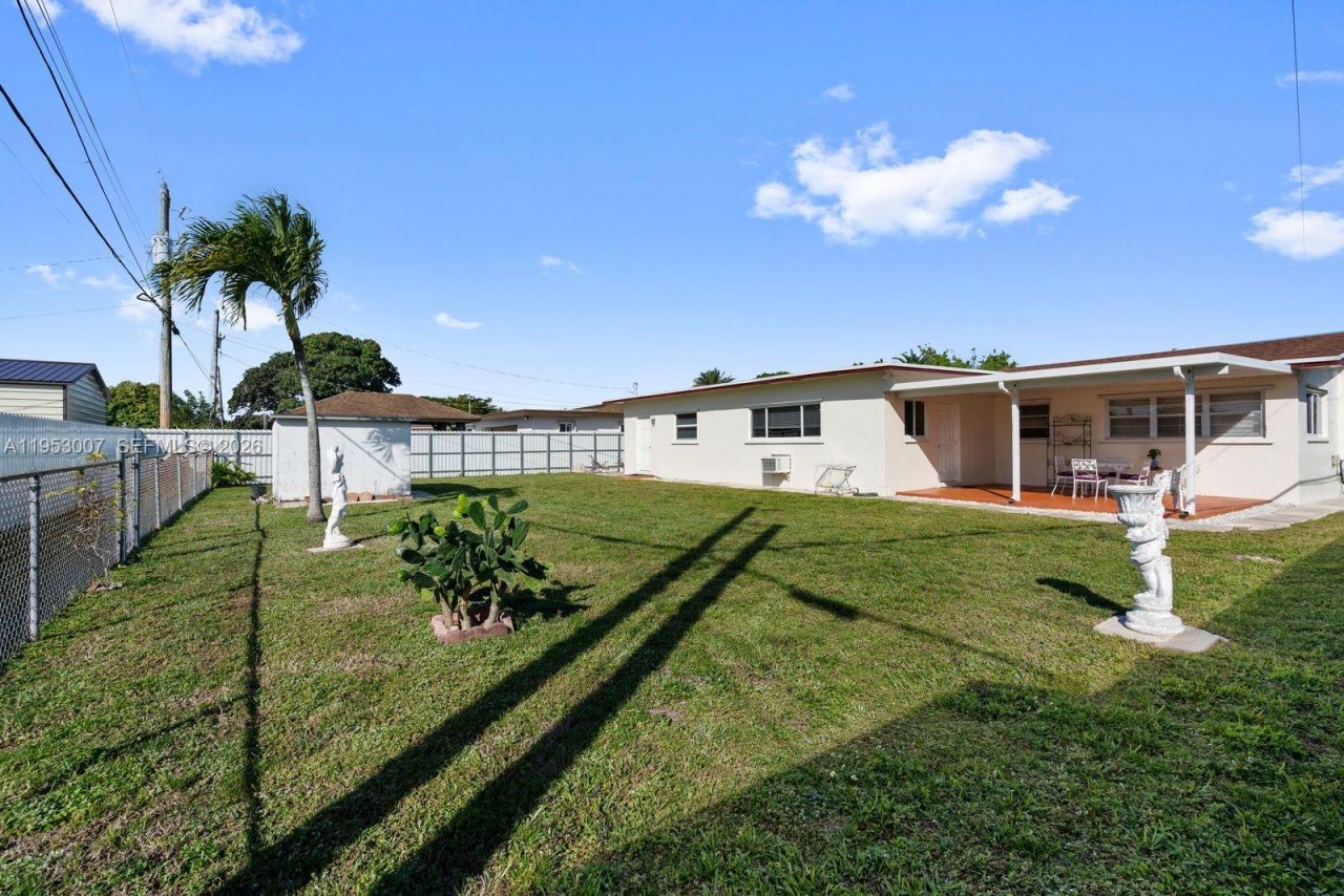 5770 NW 111th St, Hialeah, FL 33012 Photo