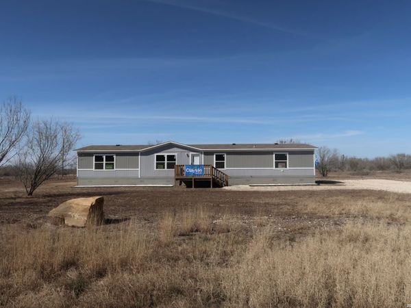 146 Frio Estates Dr, Moore, TX 78057