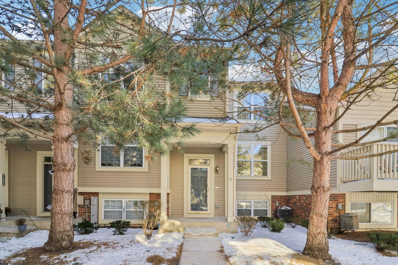 31647 Tallgrass Court, Lakemoor, IL 60051 Main Photo