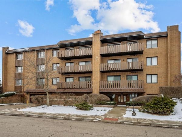 1795 Lake Cook Road, Unit 207, Highland Park, IL 60035