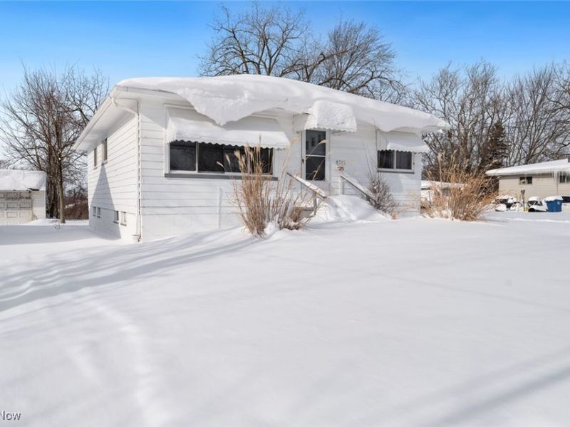 4744 E 176th Street, Cleveland, OH 44128 Photo 2