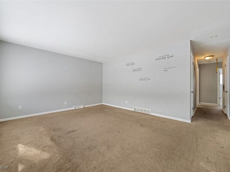 4744 E 176th Street, Cleveland, OH 44128 Photo 5