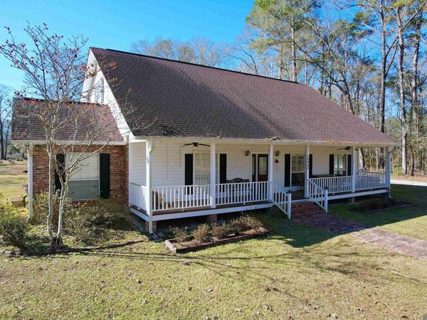 15855 Four Oaks Dr, Pride, LA 70770