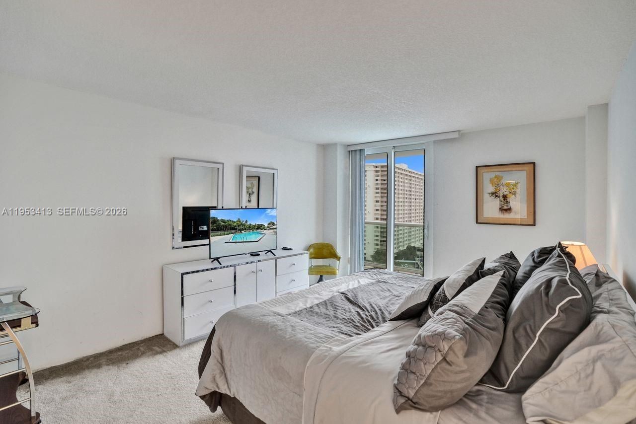 100 Bayview Dr, Unit 1401, Sunny Isles Beach, FL 33160 Photo