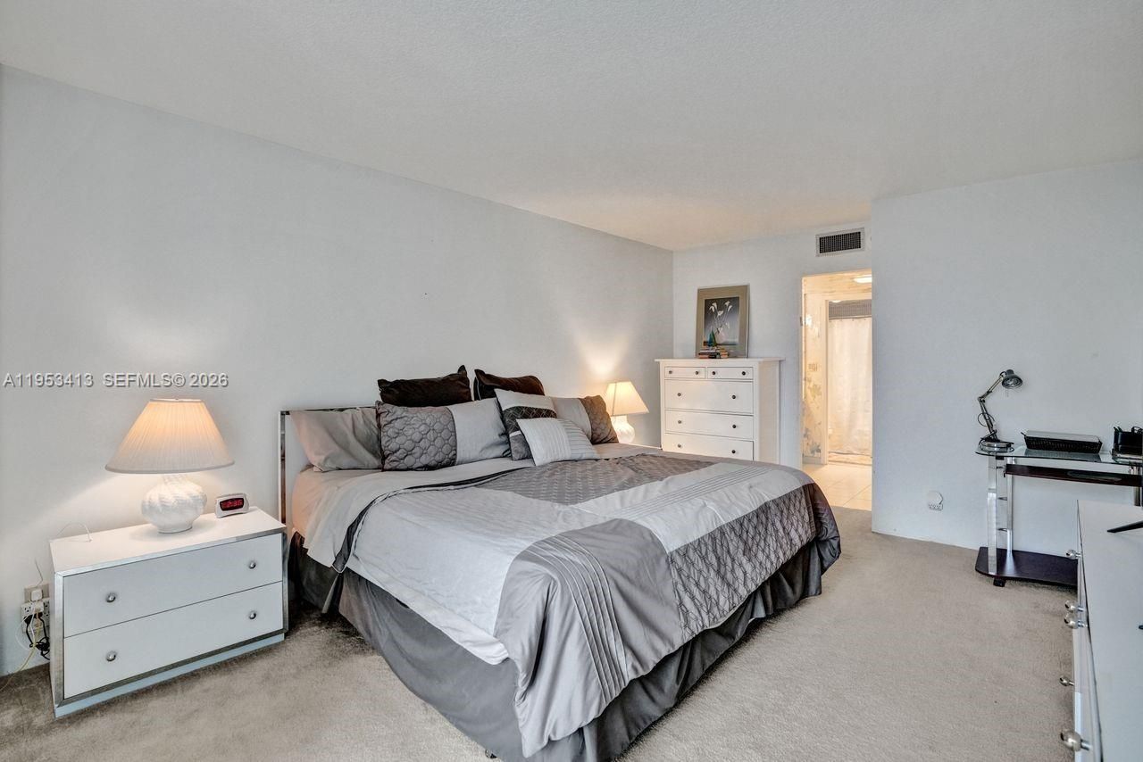 100 Bayview Dr, Unit 1401, Sunny Isles Beach, FL 33160 Photo