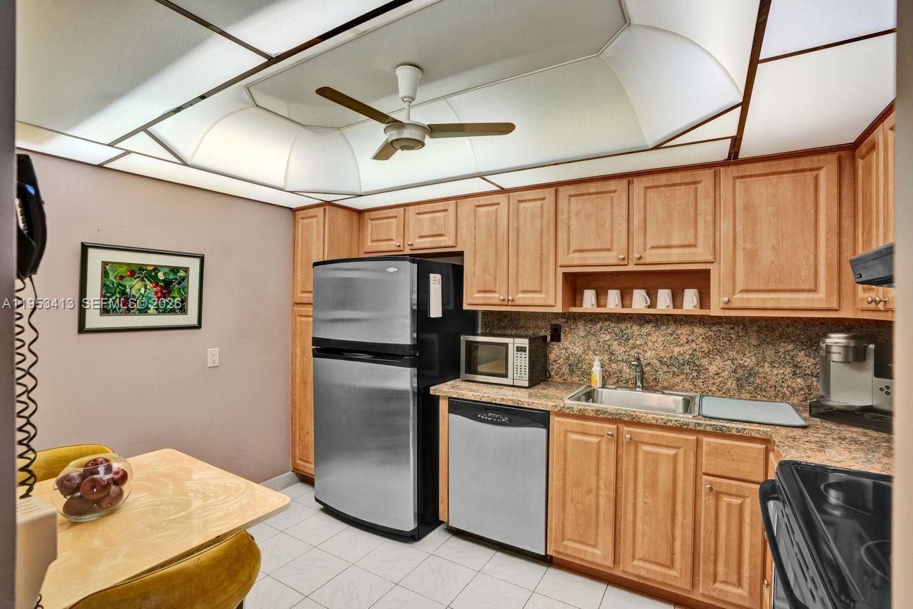 100 Bayview Dr, Unit 1401, Sunny Isles Beach, FL 33160 Photo