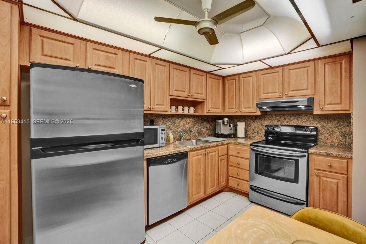 100 Bayview Dr, Unit 1401, Sunny Isles Beach, FL 33160 Photo