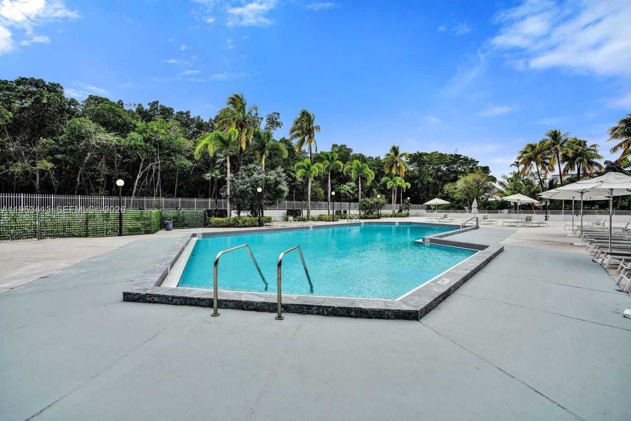 100 Bayview Dr, Unit 1401, Sunny Isles Beach, FL 33160 Photo