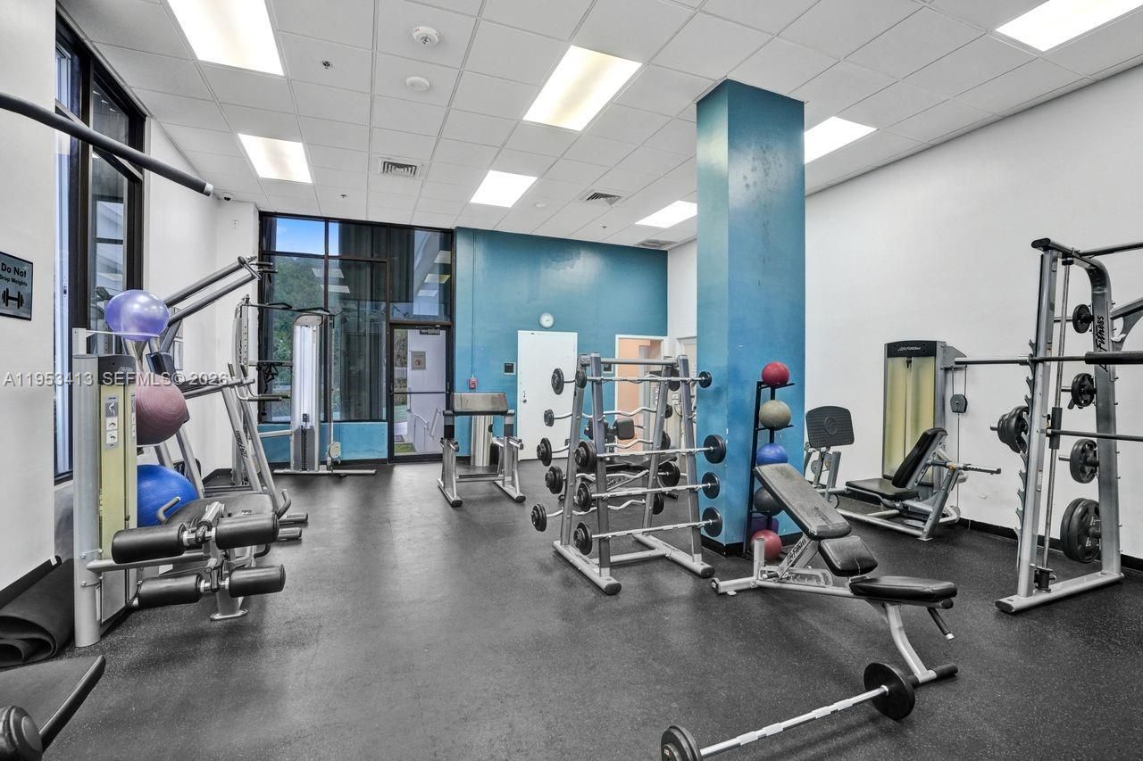 100 Bayview Dr, Unit 1401, Sunny Isles Beach, FL 33160 Photo