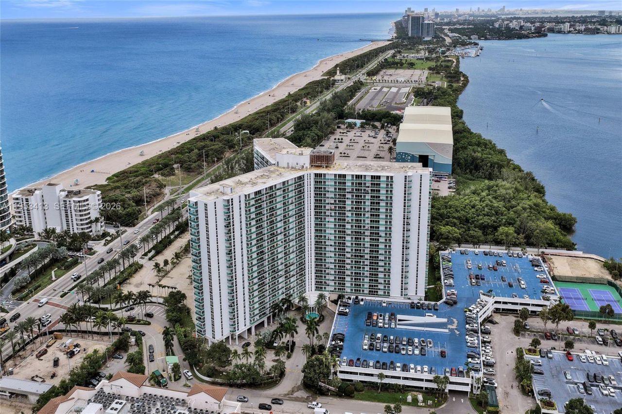 100 Bayview Dr, Unit 1401, Sunny Isles Beach, FL 33160 Photo