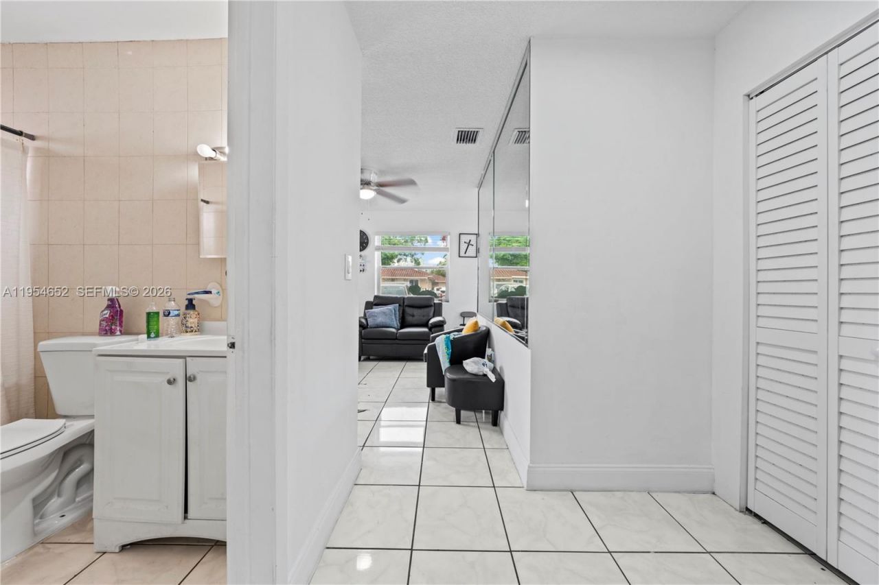 2110 NW 34th St , Miami, FL 33142 Photo