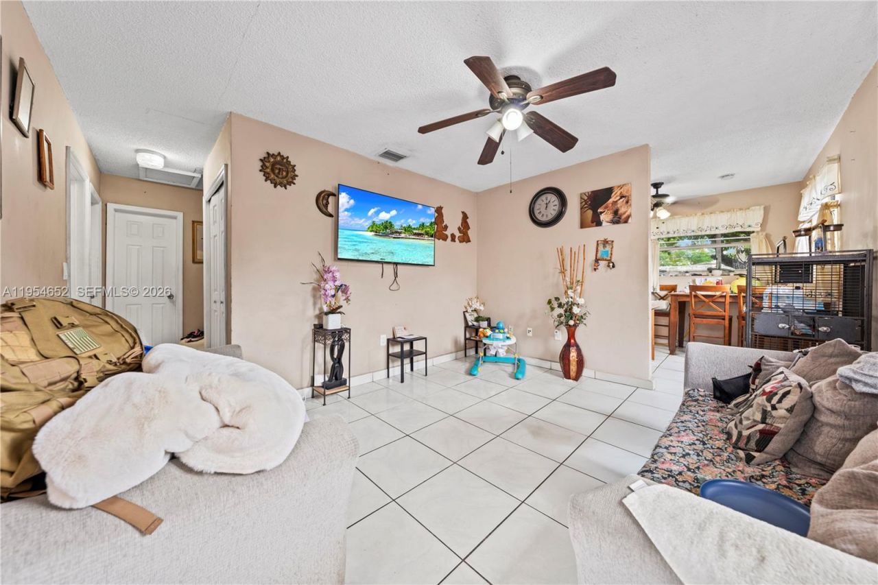 2110 NW 34th St , Miami, FL 33142 Photo