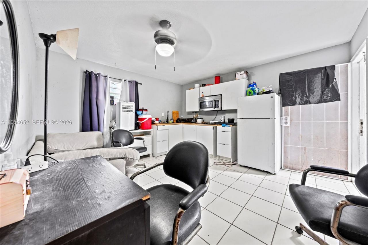 2110 NW 34th St , Miami, FL 33142 Photo