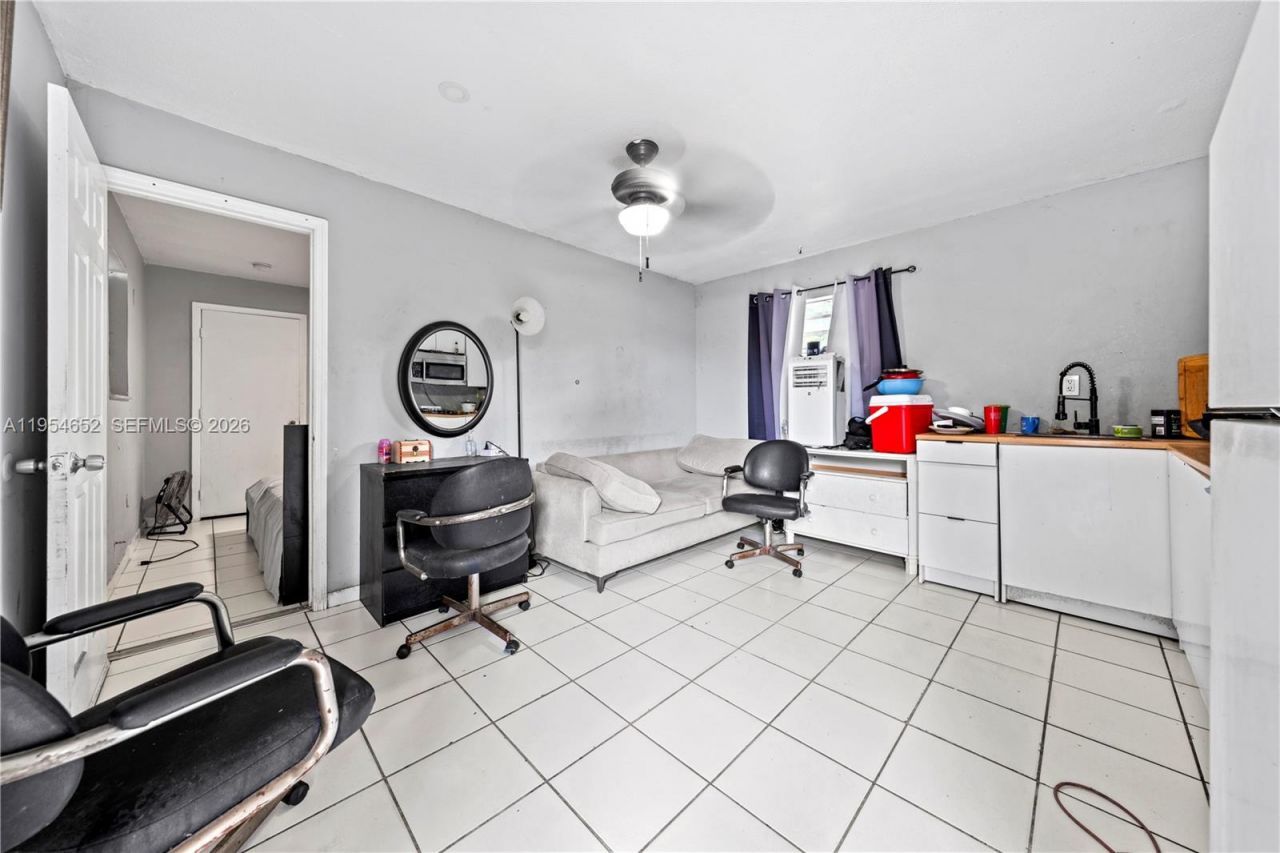 2110 NW 34th St , Miami, FL 33142 Photo