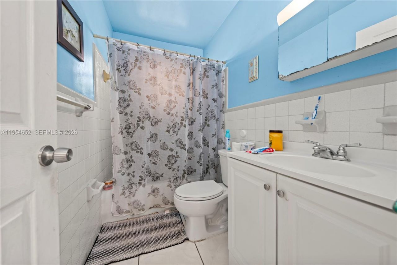 2110 NW 34th St , Miami, FL 33142 Photo