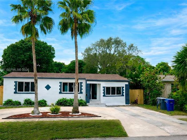 136 N Evergreen Dr, Lake Park, FL 33403