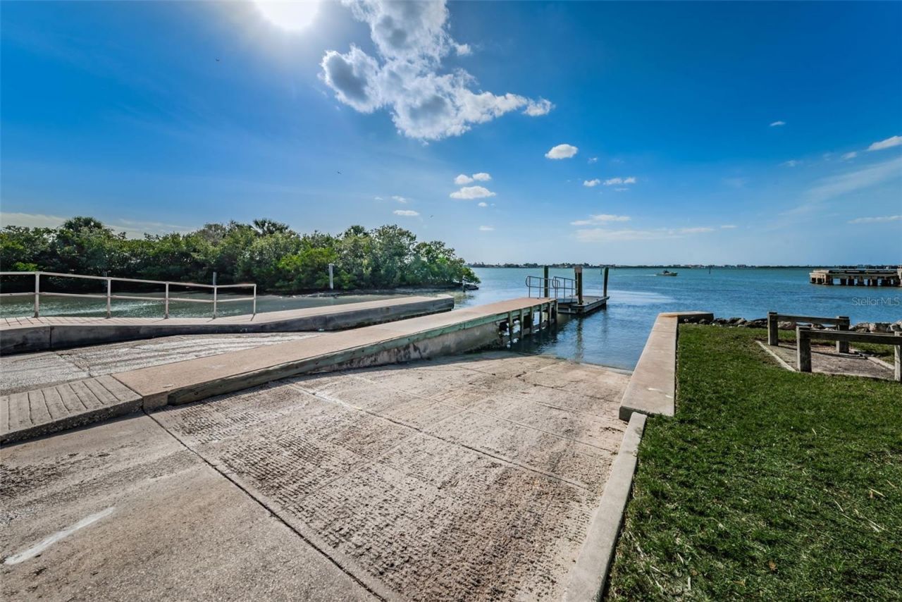 2015 Park Street N, Saint Petersburg, FL 33710 Photo