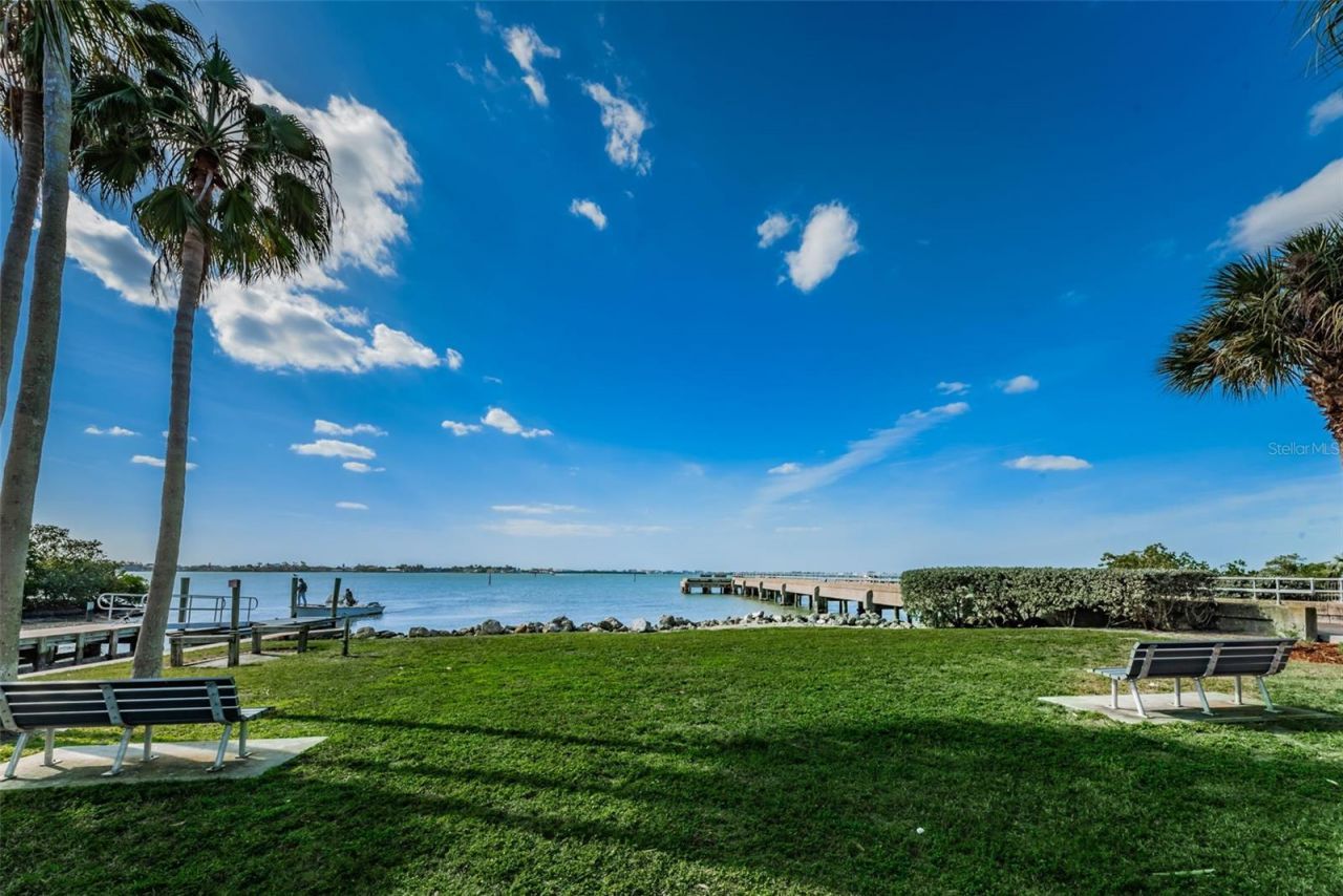 2015 Park Street N, Saint Petersburg, FL 33710 Photo