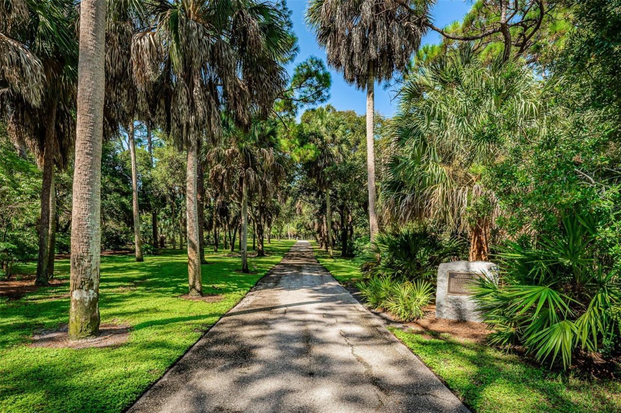 2015 Park Street N, Saint Petersburg, FL 33710 Photo