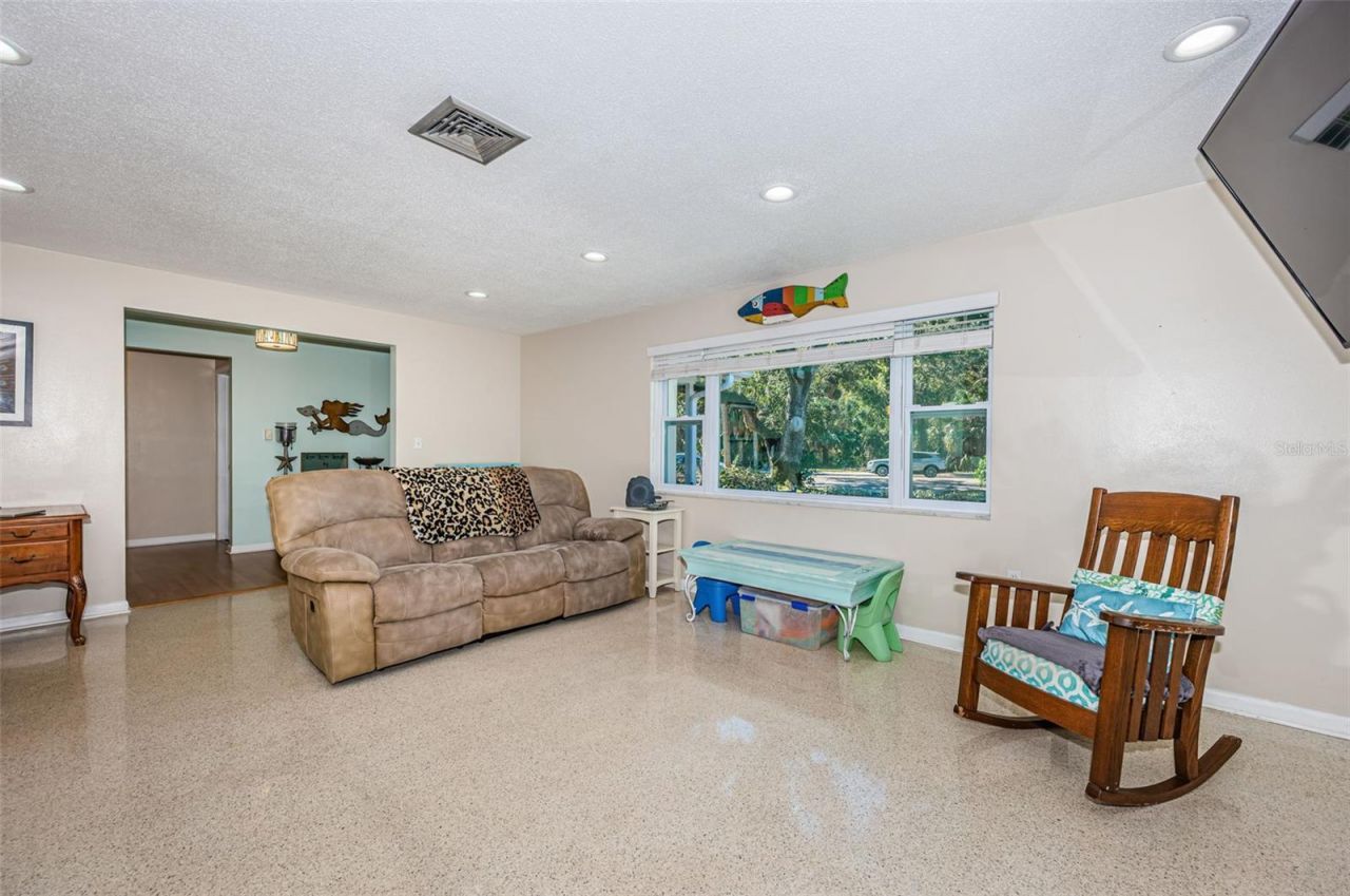 2015 Park Street N, Saint Petersburg, FL 33710 Photo