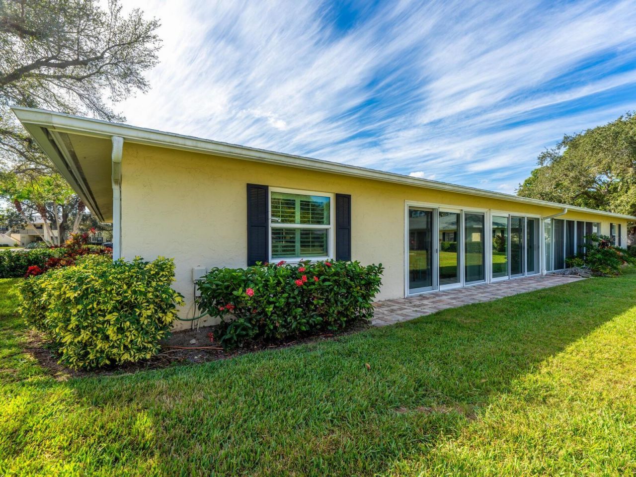 6994 W Country Club Drive N, Sarasota, FL 34243 Photo