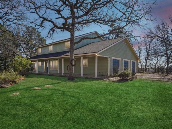 407 Country LN, McDade, TX 78650