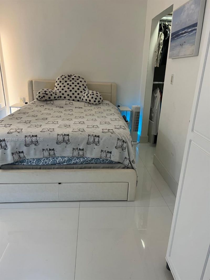 246 Poinciana Dr, Unit 504, Sunny Isles Beach, FL 33160 Photo