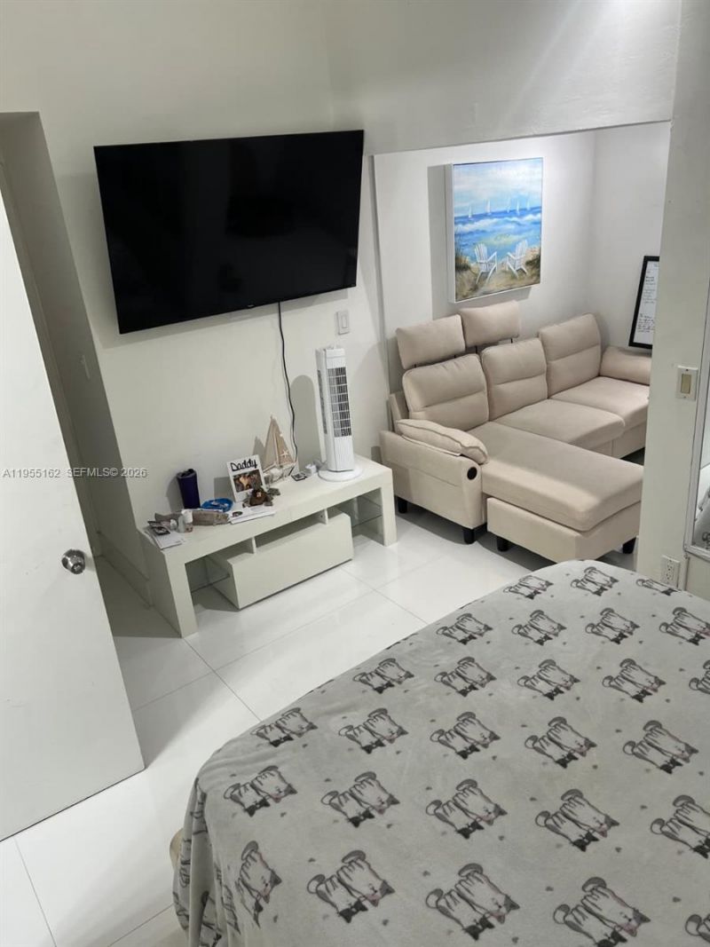 246 Poinciana Dr, Unit 504, Sunny Isles Beach, FL 33160 Photo