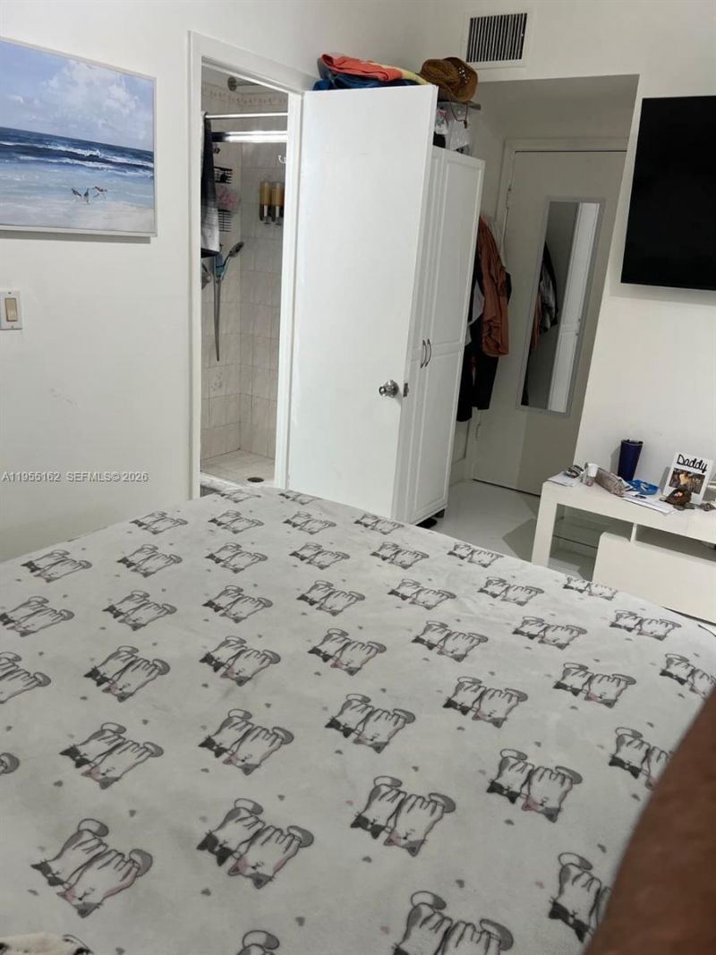 246 Poinciana Dr, Unit 504, Sunny Isles Beach, FL 33160 Photo