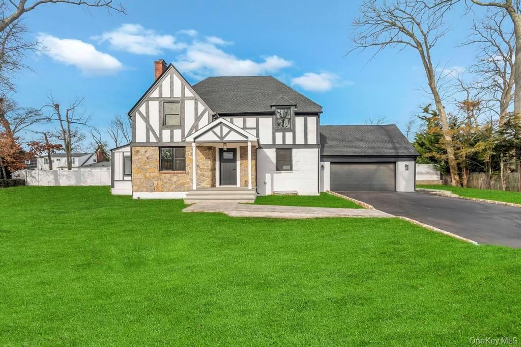 15 Bayview Street E, Massapequa, NY 11758 Main Photo