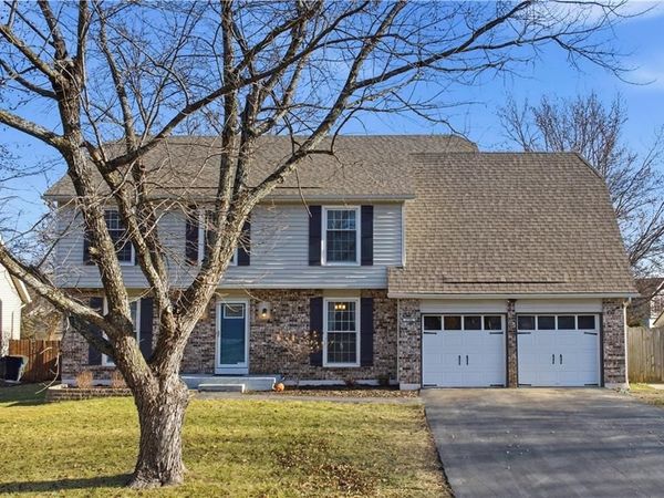 1701 E Sheridan Bridge Lane, Olathe, KS 66062