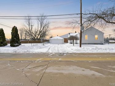 14801 Pennsylvania Road, Riverview, MI 48193